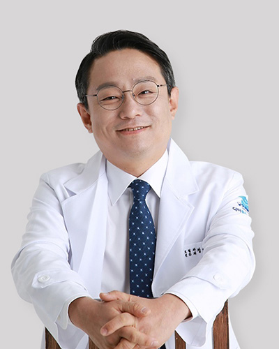 노블치과 정성우 대표원장 프로필 - 보철과 전공, 원광대학교 치의학 박사, 한양대학교 의료원 보철과 인턴·레지던트